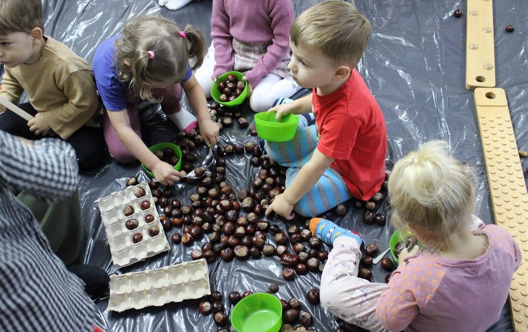 „Jesienna sensoryka” – kółko sensoryczne w grupie Żabek