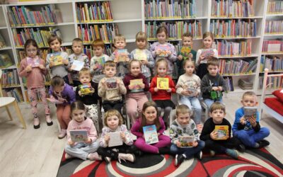WIZYTA W BIBLIOTECE DZIECI Z GRUPY MOTYLI