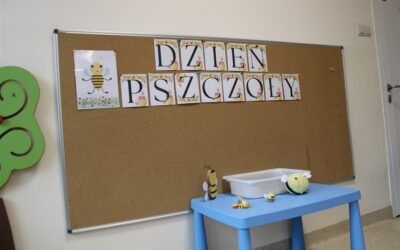 „Mała pszczoła, wielka sprawa dla natury to podstawa” – Obchody Dnia Pszczoły w grupie Żabek, Pszczółek i Biedronek