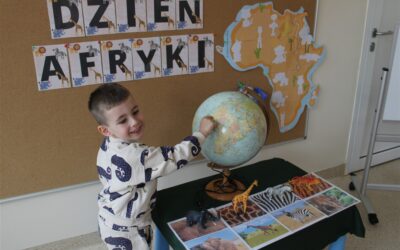 „Dżungla, sawanna i zwierząt gromada – Dzień Afryki dziś u nas wypada” – obchody Dnia Afryki w grupie Żabki