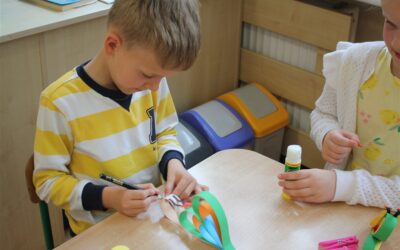 „Wesołe ślimaki i motylki” – zabawa plastyczno-matematyczna w grupie Myszek