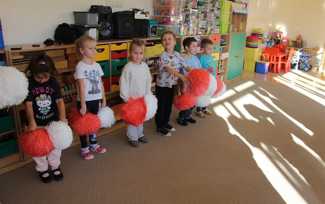 „Biało-czerwone barwy Polski” – muzyczno-sportowe kółko zainteresowań w grupie Motyli