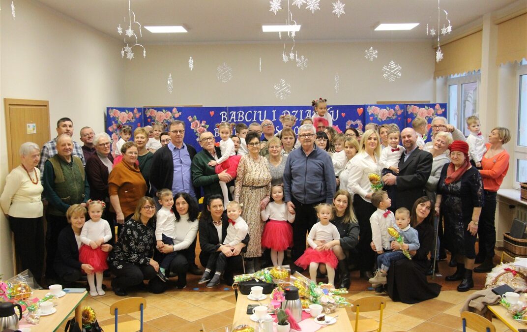 „DZIEŃ BABCI I DZIADKA” W GRUPIE PSZCZÓŁEK