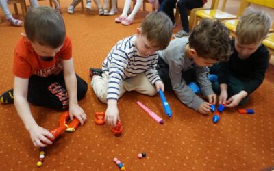 „Poznajemy właściwości magnesu” – kółko badawcze w grupie Pszczółek