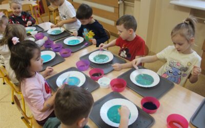 „MAŁY NAUKOWIEC – EKSPERYMENTUJEMY” – zajęcia podczas pierwszego tygodnia ferii zimowych