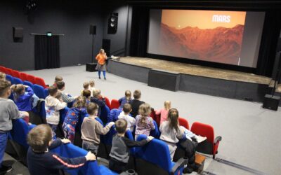 „Kinoprzedszkole” – wyjście dzieci z grupy Motyli i Pszczółek na zajęcia edukacyjne w Chodzieskim Domu Kultury